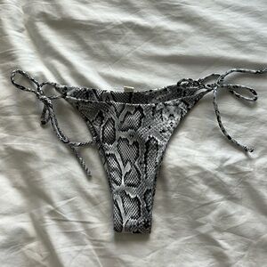 Black & Gray Snakeskin String Bikini Bottoms Size S